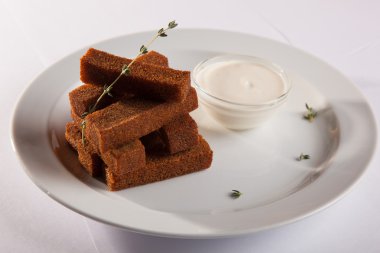 bira aperatif tost sos ile