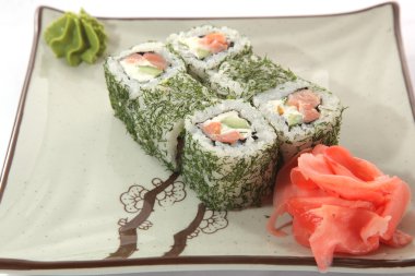 Japon wasabi soslu balık ile plaka rulo