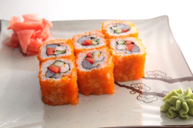 Salatalık ve tatlı biberli rulo