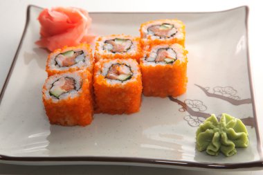 Salatalık ve tatlı biberli rulo