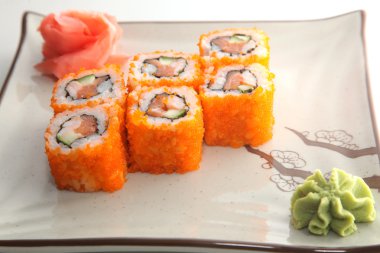 Salatalık ve tatlı biberli rulo