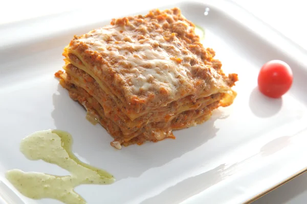 Lasagne Aux Légumes Sur Plaque Blanche — Photo