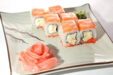 Japon wasabi soslu balık ile plaka rulo