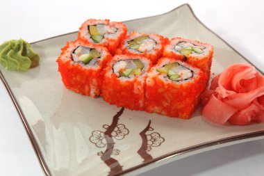 Japon wasabi soslu balık ile plaka rulo