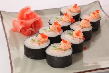 Japon wasabi soslu balık ile plaka rulo