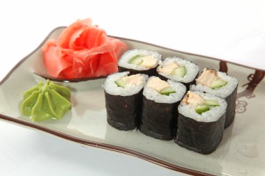 Japon wasabi soslu balık ile plaka rulo
