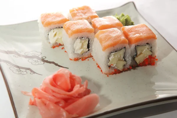 Rollo Japonés Con Salsa Wasabi Plato Con Pescado — Foto de Stock