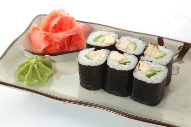 Japon wasabi soslu balık ile plaka rulo