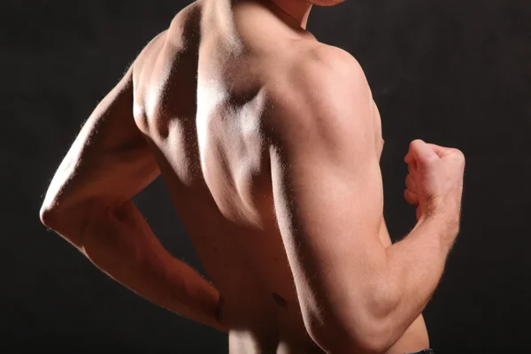Naken Manliga Bål Och Muskler Svart Bakgrund — Stockfoto