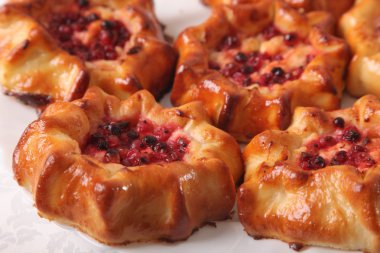 Böğürtlenli tatlı kekler