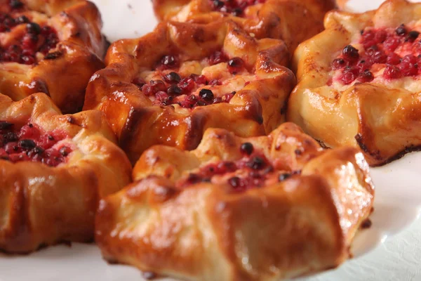 Böğürtlenli tatlı kekler