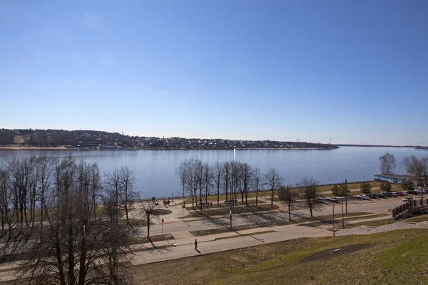 Cielo Azul Primavera Sobre Río Volga Ciudad Kostroma —  Fotos de Stock