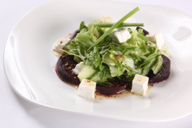 Pancar ve peynirli salata.