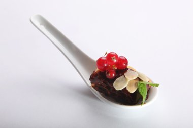 Beyaz arka planda açık büfe için küçük aperatif