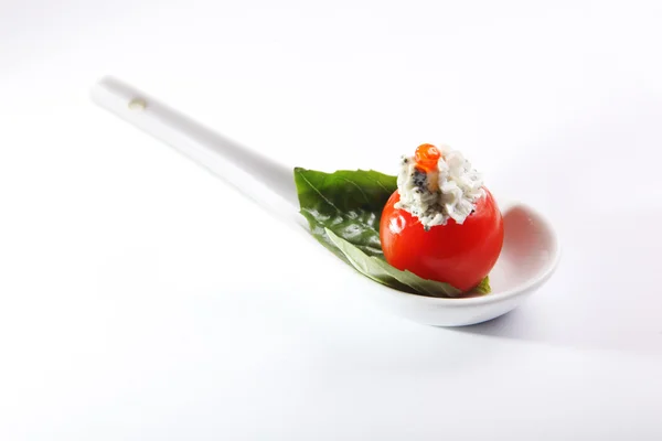 Aperitivo Con Tomates Cherry Para Buffet Sobre Fondo Blanco —  Fotos de Stock