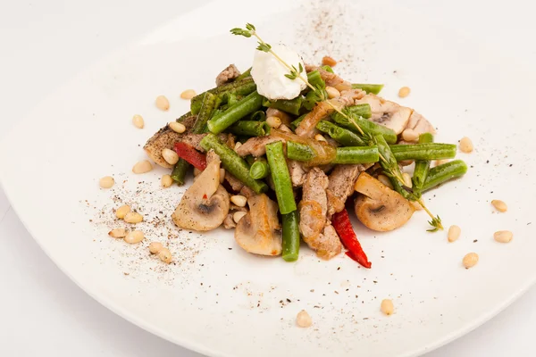 Insalata Funghi Con Fagioli Carne Maiale Sul Piatto — Foto Stock