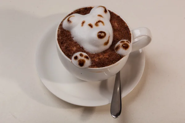 Café Con Espuma Forma Gato Ratón Sobre Mesa Marrón —  Fotos de Stock