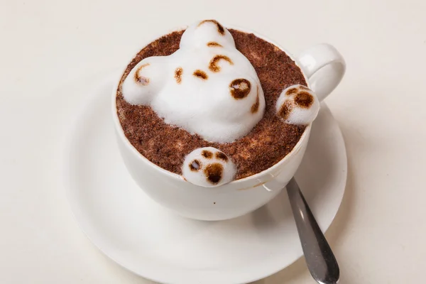Café Con Espuma Forma Gato Ratón Sobre Mesa Marrón —  Fotos de Stock