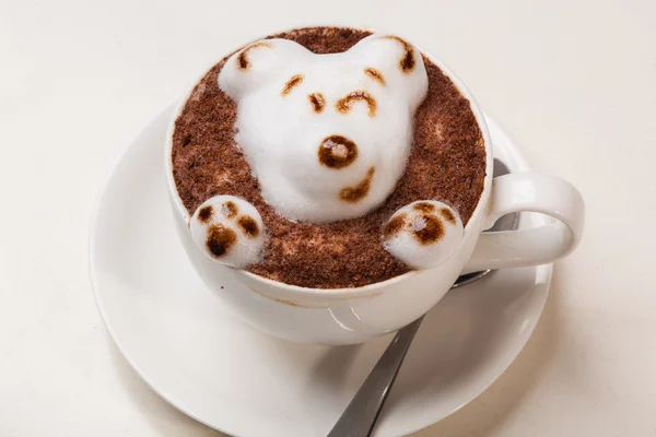 Café Con Espuma Forma Gato Ratón Sobre Mesa Marrón —  Fotos de Stock