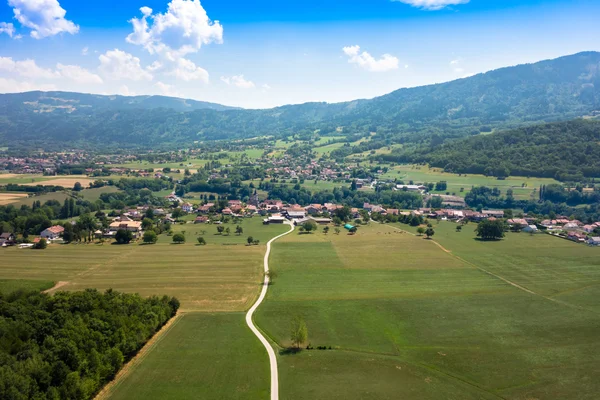 Haute Savoie Fransa Fransız köyünün havadan görünümü
