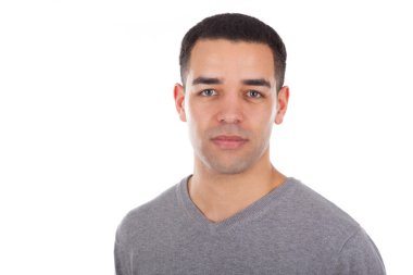 Beyaz arka plan üzerinde izole genç latin Amerika adam portresi