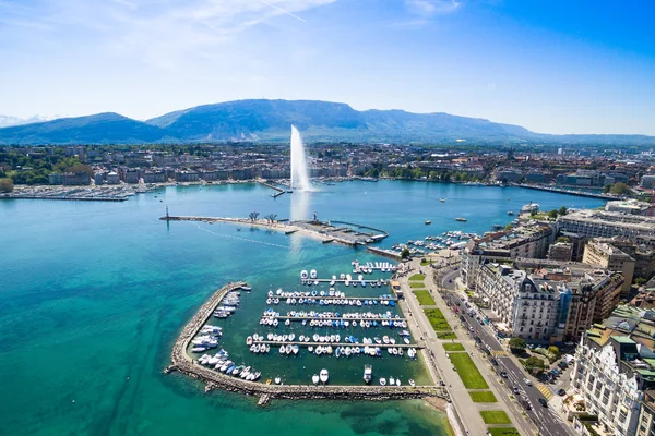 Letecký pohled na Ženevské jezero - Ženeva město ve Švýcarsku — Stock fotografie
