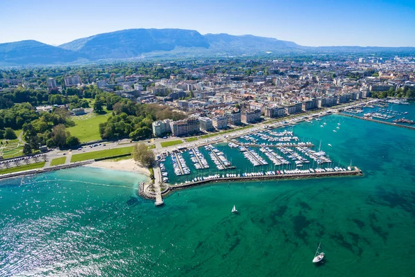 Letecký pohled na Ženevské jezero - Ženeva město ve Švýcarsku — Stock fotografie