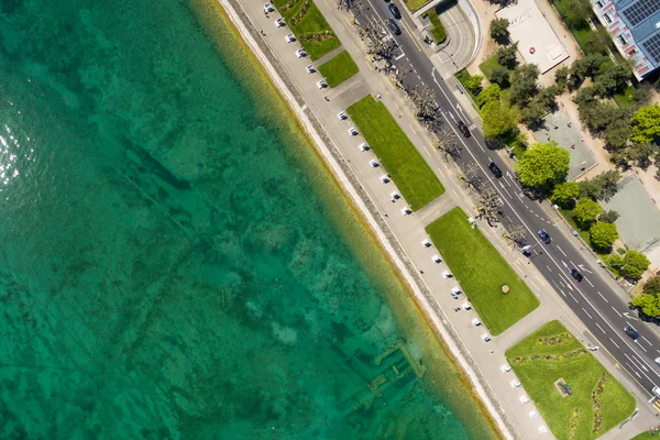 Luchtfoto van Genève stad leman lake waterkant in Zwitserland — Stockfoto