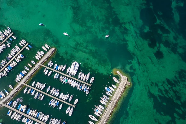 Luchtfoto van Leman lake - Genève stad in Zwitserland — Stockfoto