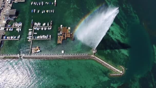 4 k letecké záběry ze Ženevské město vodní fontány ve Švýcarsku - Uhd — Stock video
