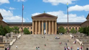 4k Timelapse Philadelphia Sanat Müzesi merdivenlerden önünde hareket insan Uhd - pennsylvania - ABD - adımlar