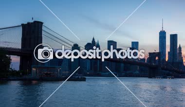 4 k günbatımı timelaspe Manhattan siluetinin ve Brooklyn Köprüsü - New York - ABD