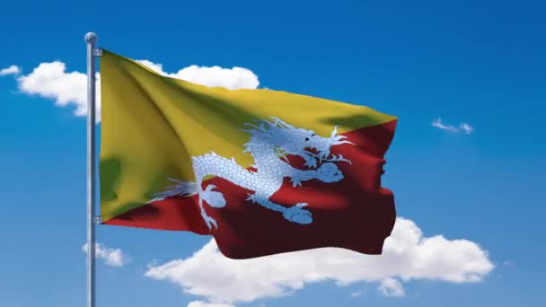 Bhutaanse vlag zwaaien over een blauwe bewolkte hemel — Stockvideo