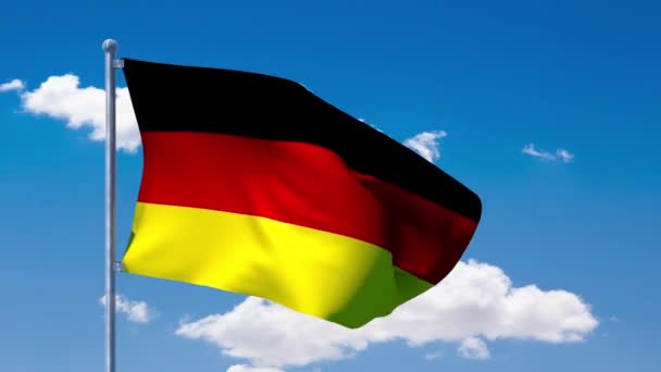 Alman bayrağı sallayarak üzerinde mavi bir bulutlu gökyüzü — Stok video