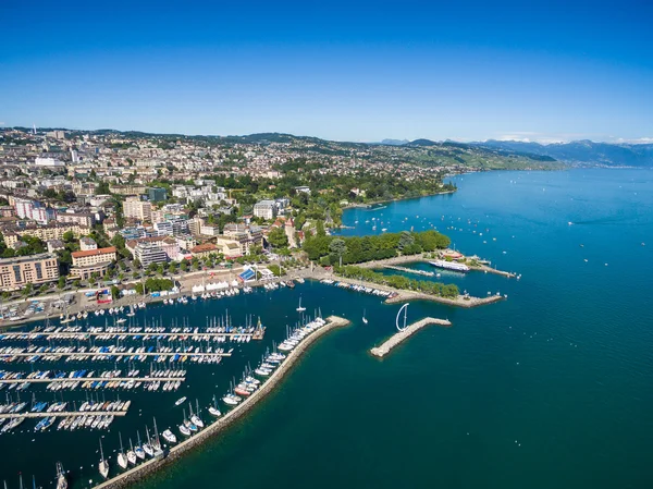 Letecký pohled na nábřeží Ouchy v Lausanne, Švýcarsko — Stock fotografie