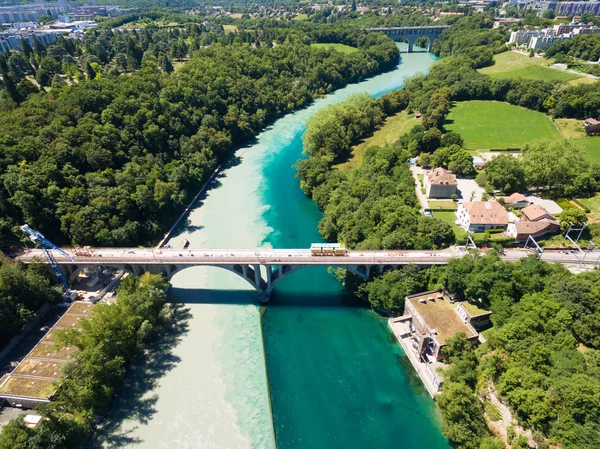 Luchtfoto van Arve een Rhone rivier heuvels in Genève Switzerl — Stockfoto