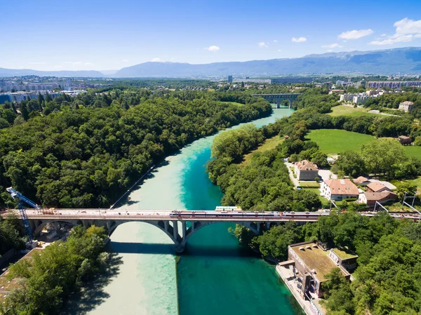 Luchtfoto van Arve een Rhone rivier heuvels in Genève Switzerl — Stockfoto