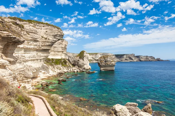 Veduta delle rocce della costa rocciosa di Bonifacio, Corsica, Francia — Foto Stock