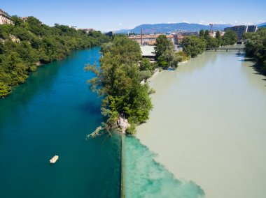 Arve Rhone Nehri'nin birleşmesi Cenevre Olimpiyat içinde havadan görünümü