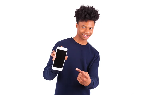 Joven afroamericano apuntando a la pantalla de su smartphone - Bla —  Fotos de Stock