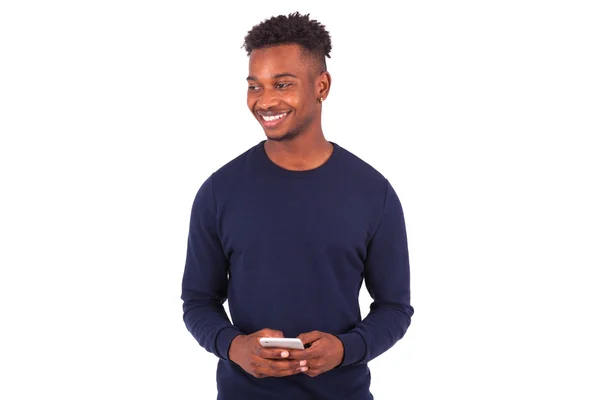 Young African American man sending a sms text message on his sma — Stock Photo, Image