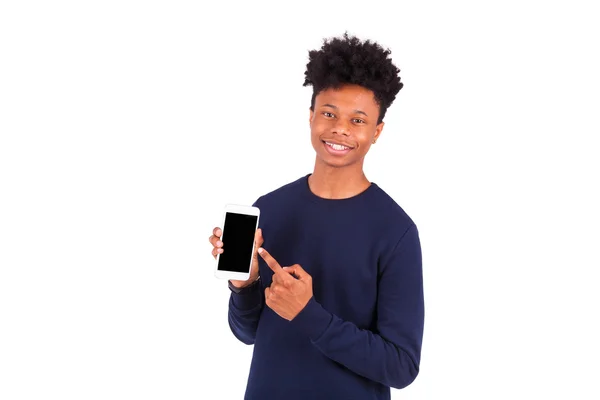 Joven afroamericano apuntando a la pantalla de su smartphone - Bla —  Fotos de Stock