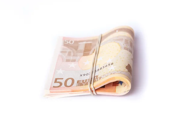 50-Euro-Scheine stapeln sich umwickelt und zusammengerollt — Stockfoto