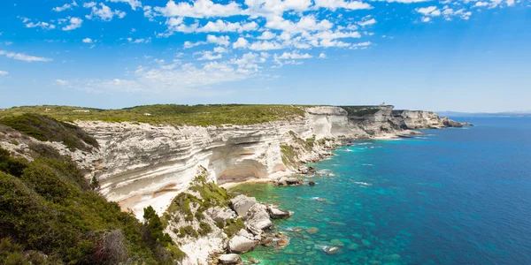 Vista de Bonifacio rochas penhasco costa selvagem, Córsega ilha, França — Fotografia de Stock