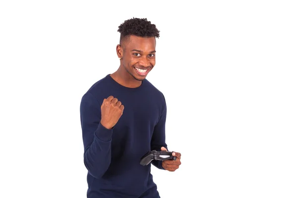 Gelukkig jonge Afro-Amerikaanse man spelen video games vieren — Stockfoto