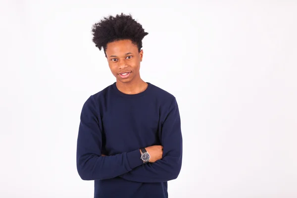 Щасливі молодий афроамериканець людиною, ізольовані на білому тлі - — стокове фото