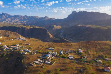 Cape Verde 'deki Santiago adasında Rebeirao Manuel' in hava görüntüsü Cabo Verde