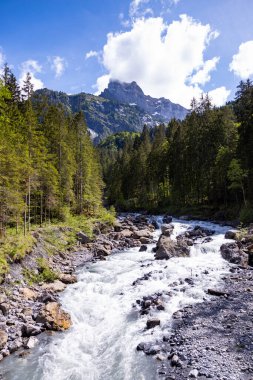 Haute-Savoie France 'daki Sixt-a-cheval' da Cascade du Rouget Şelaleleri 'nin (Rouget Şelaleleri) havadan görünüşü