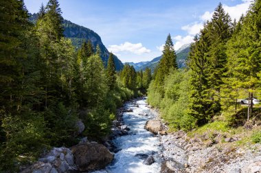 Haute-Savoie France 'daki Sixt-a-cheval' da Cascade du Rouget Şelaleleri 'nin (Rouget Şelaleleri) havadan görünüşü
