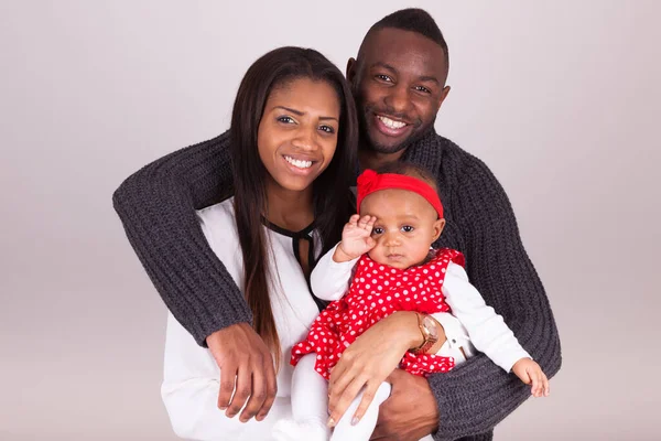 Porträt Eines Jungen Afrikanisch Amerikanischen Paares Mit Ihrem Kleinen Mädchen — Stockfoto